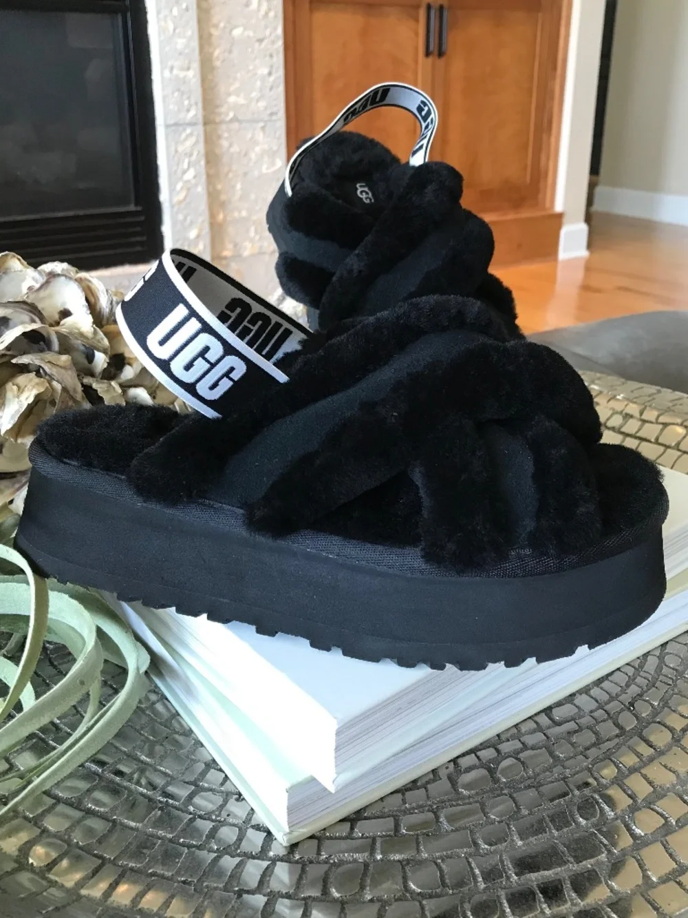 “DOWNTOWN GIRL”🔥 UGG BLACK COZY LOUNGE DISCO CROSS SLIDE PLATFORM SLIPPERS
